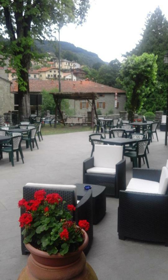 La Foresta Albergo Ristorante Pizzeria Badia Prataglia Zewnętrze zdjęcie